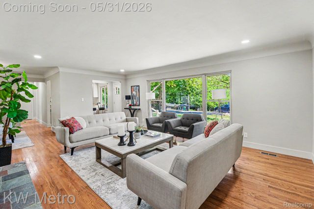 36125 Paddleford Road, Farmington Hills, MI 48331