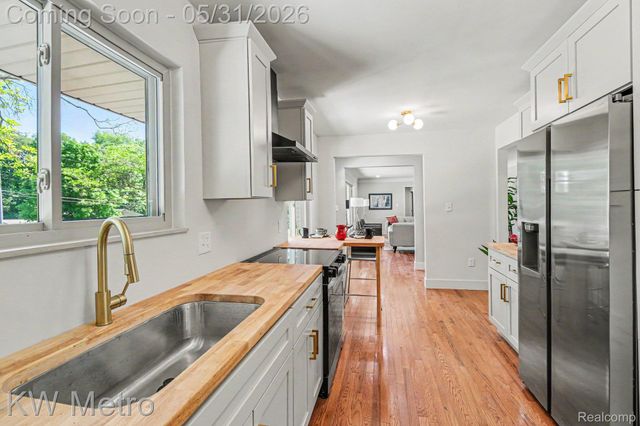 36125 Paddleford Road, Farmington Hills, MI 48331