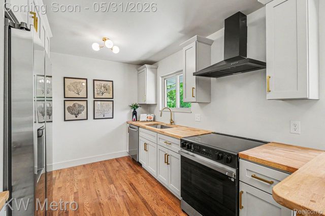 36125 Paddleford Road, Farmington Hills, MI 48331