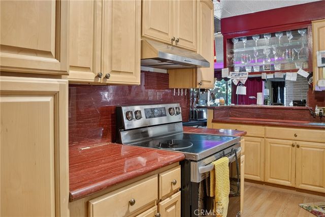 16042 Kittridge, Van Nuys, CA 91406