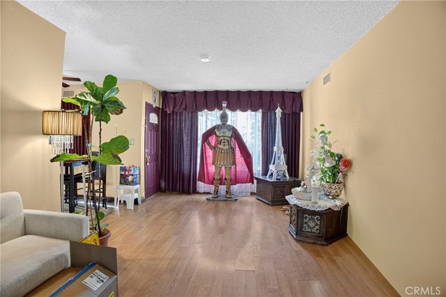 16042 Kittridge, Van Nuys, CA 91406