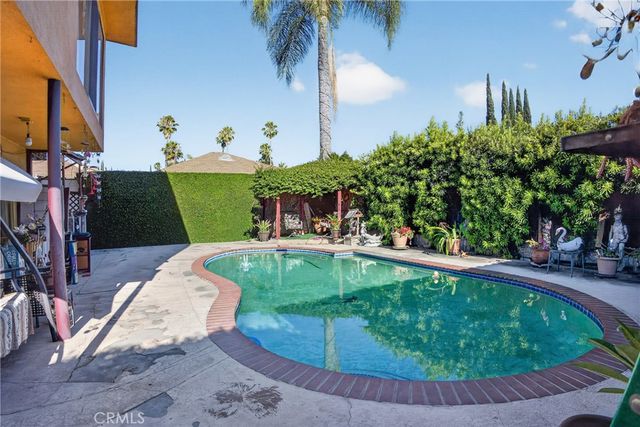 16042 Kittridge, Van Nuys, CA 91406