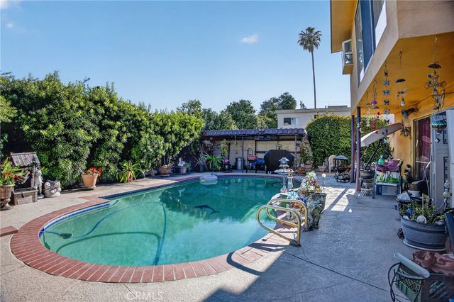 16042 Kittridge, Van Nuys, CA 91406