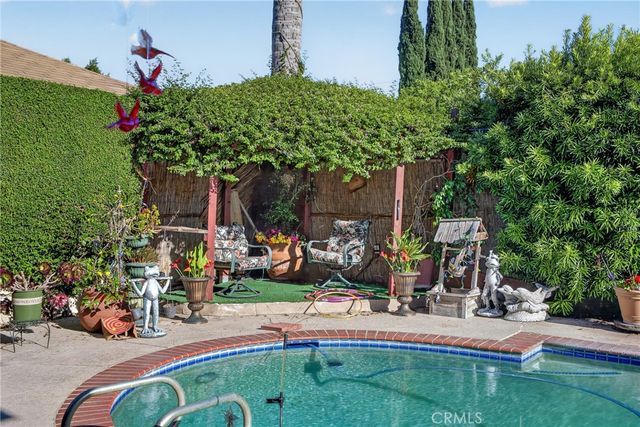 16042 Kittridge, Van Nuys, CA 91406