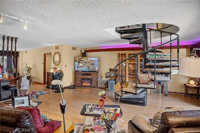16042 Kittridge, Van Nuys, CA 91406