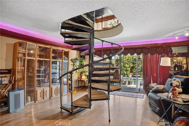 16042 Kittridge, Van Nuys, CA 91406