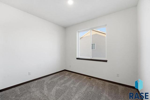 5713 W Cushman St Street, Sioux Falls, SD 57107