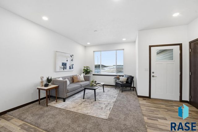 5713 W Cushman St Street, Sioux Falls, SD 57107