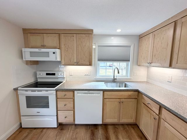 3 Franzone Drive D, Haverhill, MA 01835