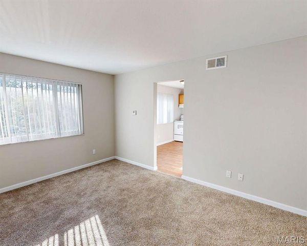 1 Bruce Drive, Florissant, MO 63031