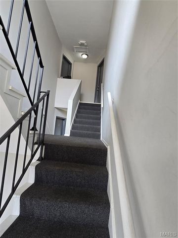 1 Bruce Drive, Florissant, MO 63031