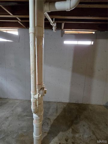 1 Bruce Drive, Florissant, MO 63031