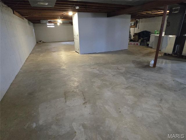 1 Bruce Drive, Florissant, MO 63031