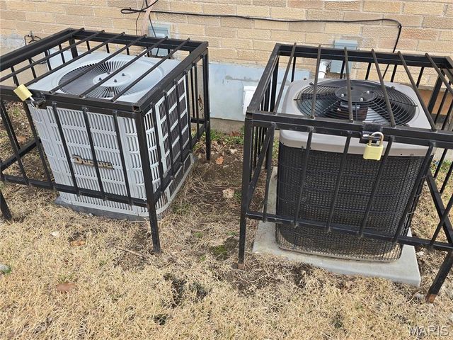 1 Bruce Drive, Florissant, MO 63031