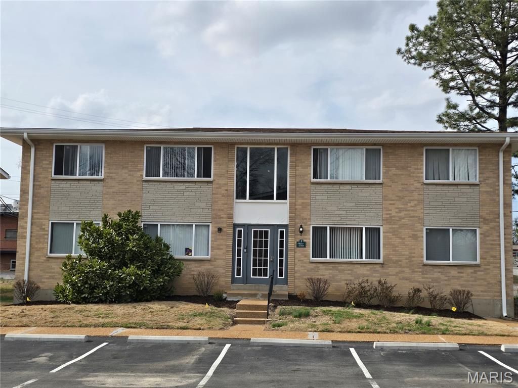 1 Bruce Drive, Florissant, MO 63031