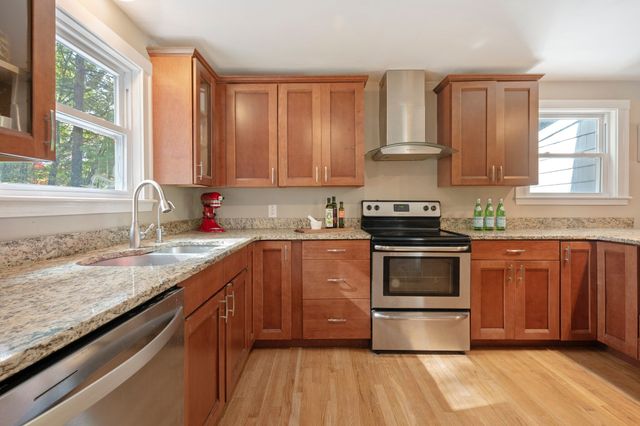 35 Pine St, Sharon, MA 02067