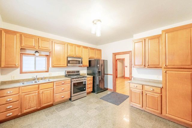 1032 S 4th STREET, Milwaukee, WI 53204