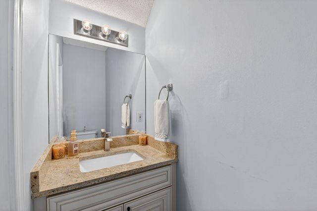 5015 Palmbrooke Circle, West Palm Beach, FL 33417