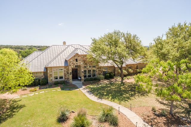 395 Bluff Creek, Center Point, TX 78010