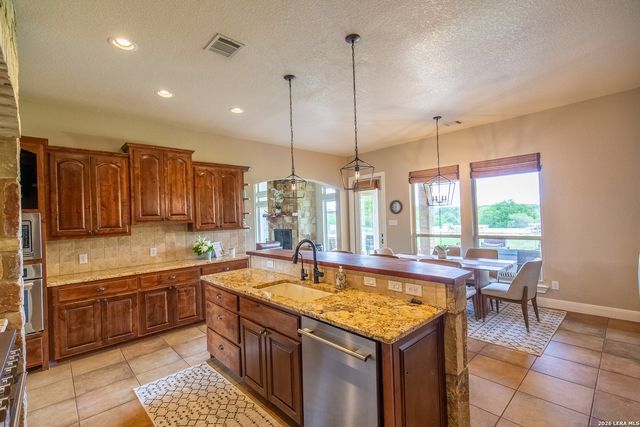 395 Bluff Creek, Center Point, TX 78010