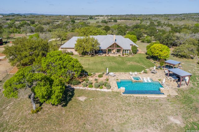 395 Bluff Creek, Center Point, TX 78010