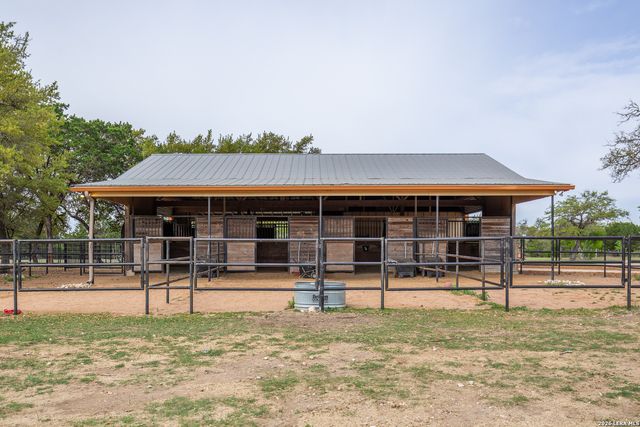 395 Bluff Creek, Center Point, TX 78010