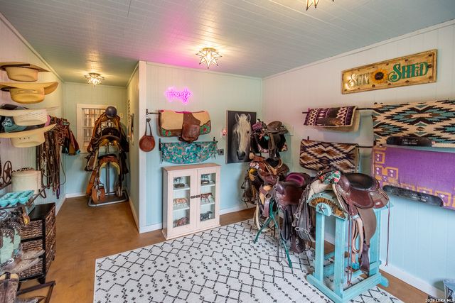395 Bluff Creek, Center Point, TX 78010