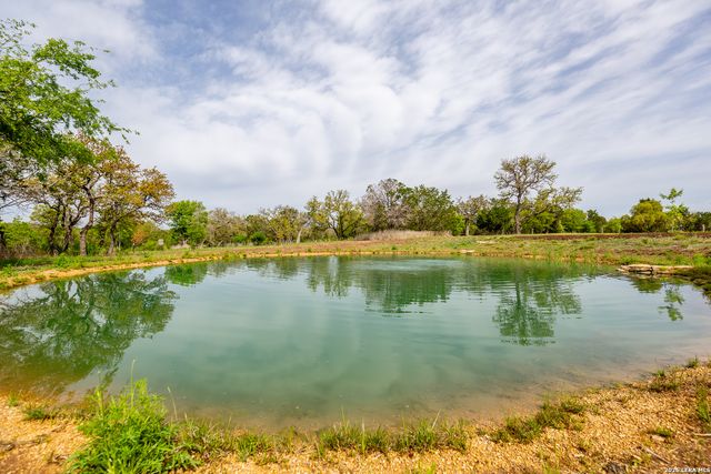 395 Bluff Creek, Center Point, TX 78010