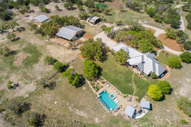 395 Bluff Creek, Center Point, TX 78010
