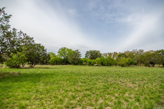 395 Bluff Creek, Center Point, TX 78010