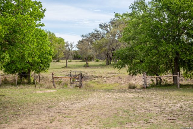 395 Bluff Creek, Center Point, TX 78010