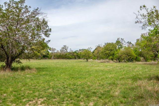 395 Bluff Creek, Center Point, TX 78010