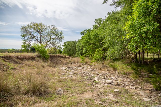 395 Bluff Creek, Center Point, TX 78010