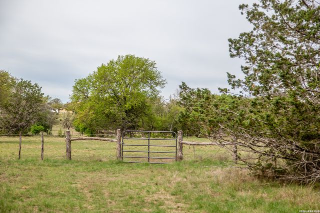 395 Bluff Creek, Center Point, TX 78010