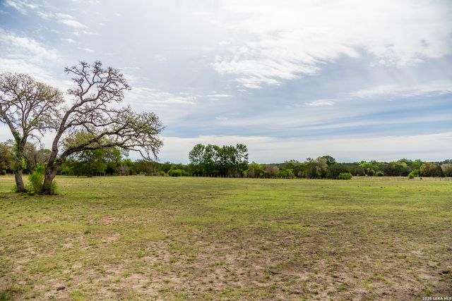 395 Bluff Creek, Center Point, TX 78010
