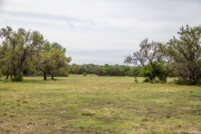 395 Bluff Creek, Center Point, TX 78010