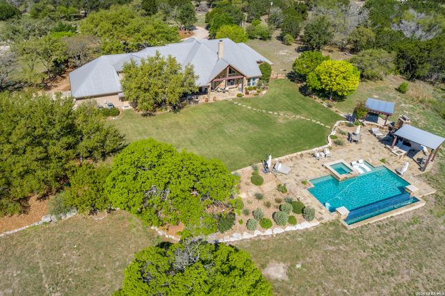 395 Bluff Creek, Center Point, TX 78010