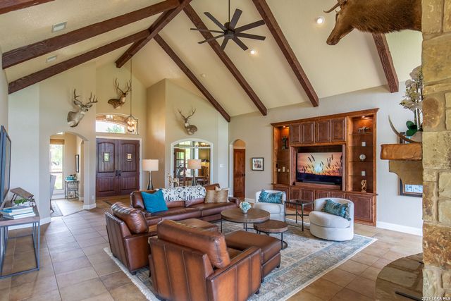 395 Bluff Creek, Center Point, TX 78010