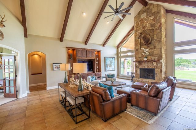 395 Bluff Creek, Center Point, TX 78010