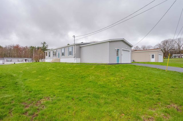 31 Meredith Drive, Hampstead, NH 03841