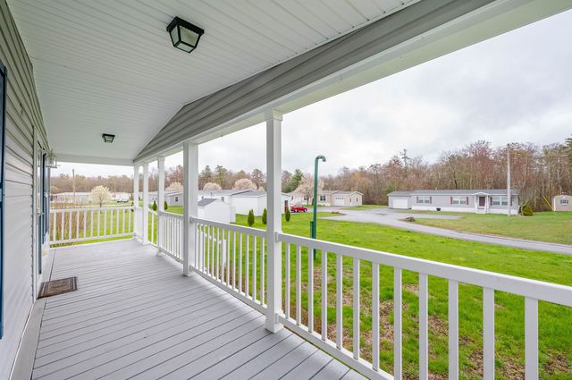 31 Meredith Drive, Hampstead, NH 03841