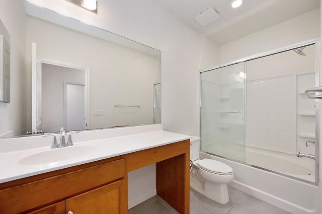 498 Central Pacific St, Lathrop, CA 95330