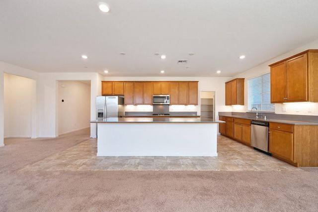 498 Central Pacific St, Lathrop, CA 95330