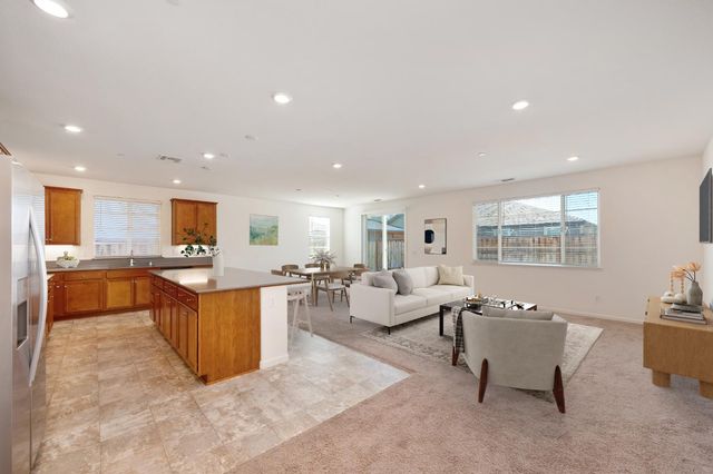 498 Central Pacific St, Lathrop, CA 95330