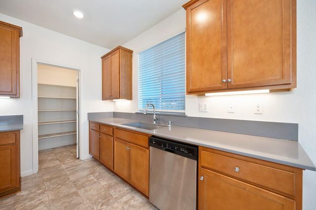 498 Central Pacific St, Lathrop, CA 95330