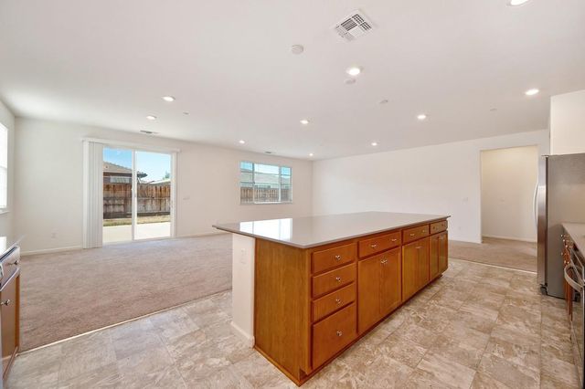 498 Central Pacific St, Lathrop, CA 95330