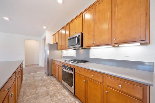 498 Central Pacific St, Lathrop, CA 95330