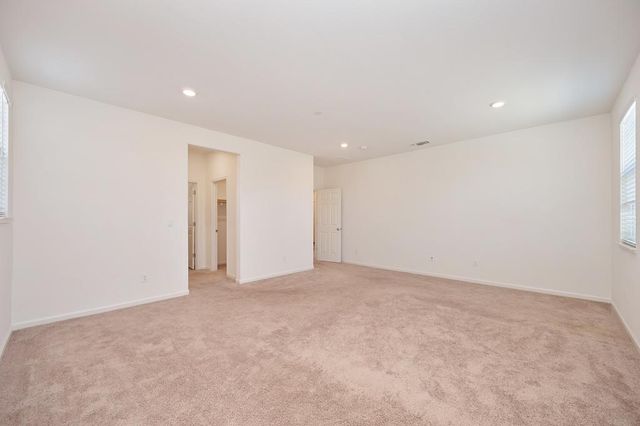 498 Central Pacific St, Lathrop, CA 95330