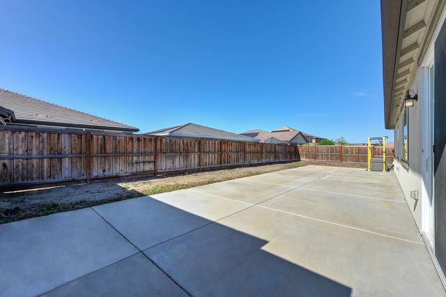 498 Central Pacific St, Lathrop, CA 95330