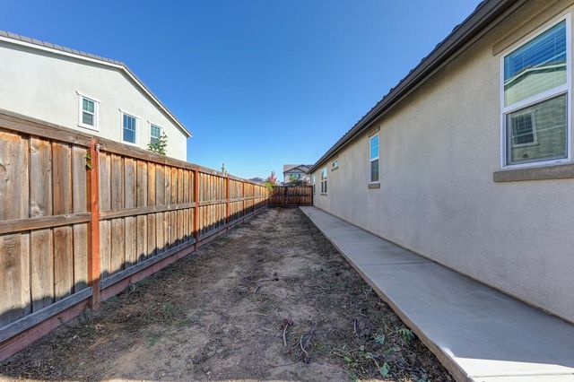 498 Central Pacific St, Lathrop, CA 95330